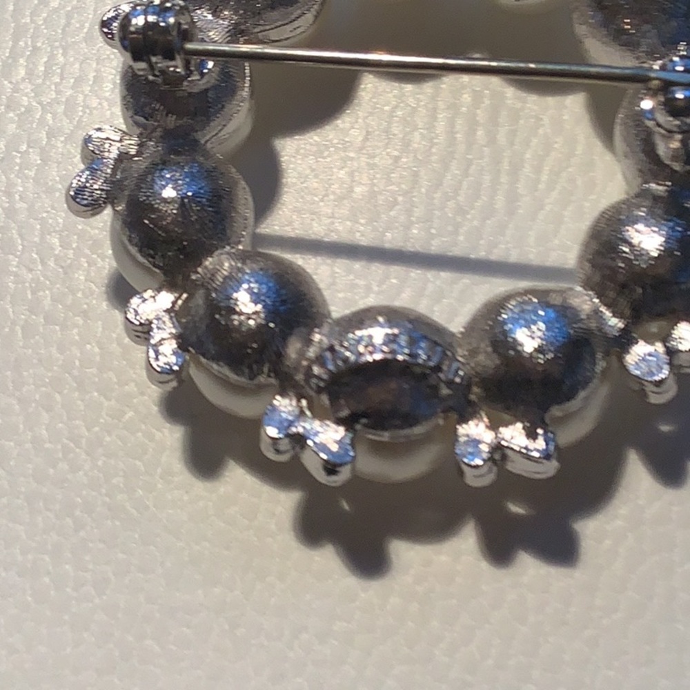 RICHELIEU Silvertone Rhinestn/Faux Pearl Oval Pin - Picture 3 of 4